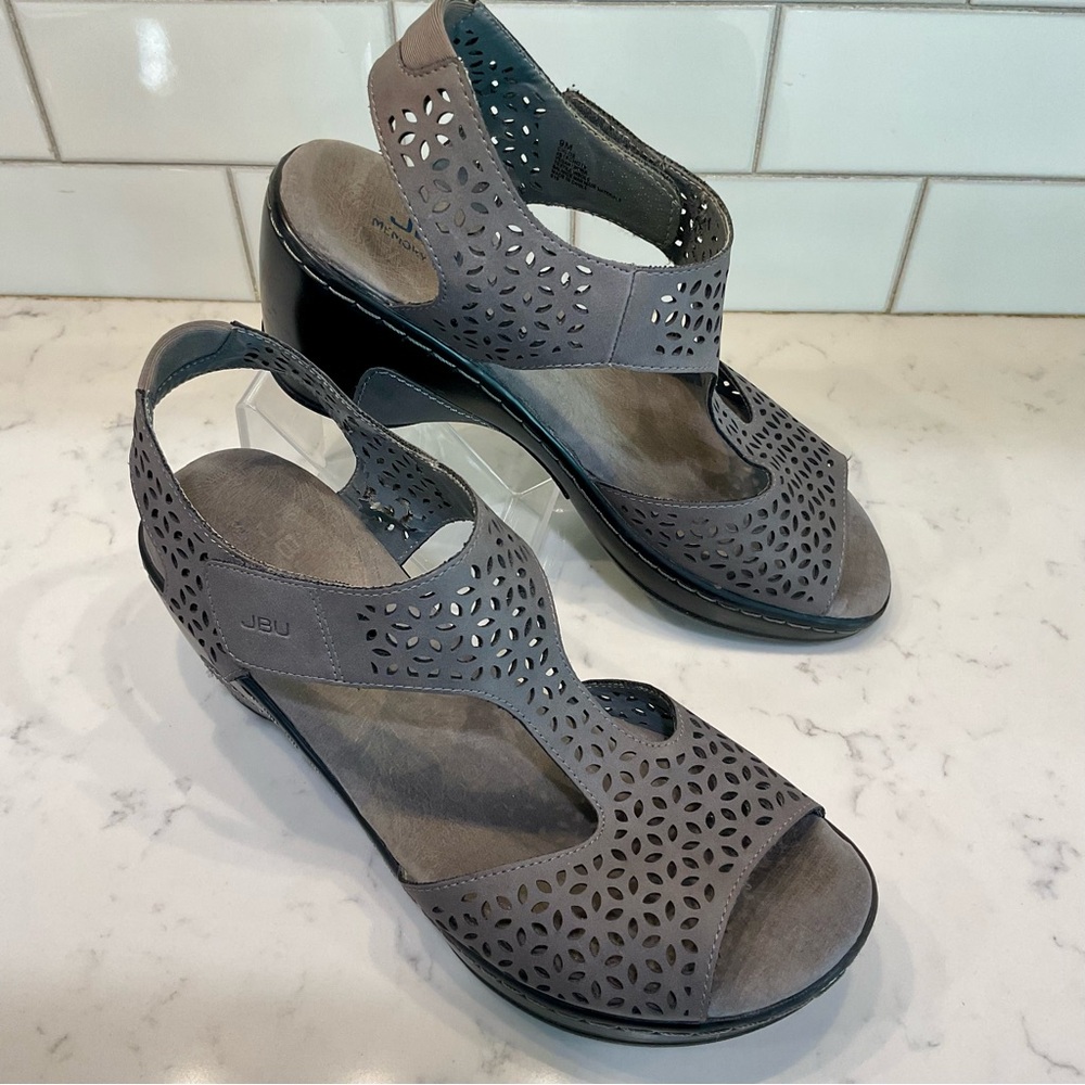 JBU Women's Black and Gray Wedge Sandals